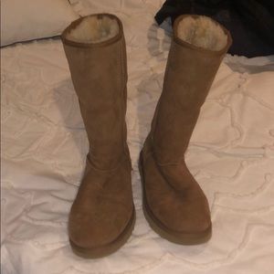 Tan tall uggs